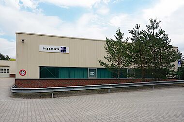 More space for final assembly and testing of multilevel drive controllers